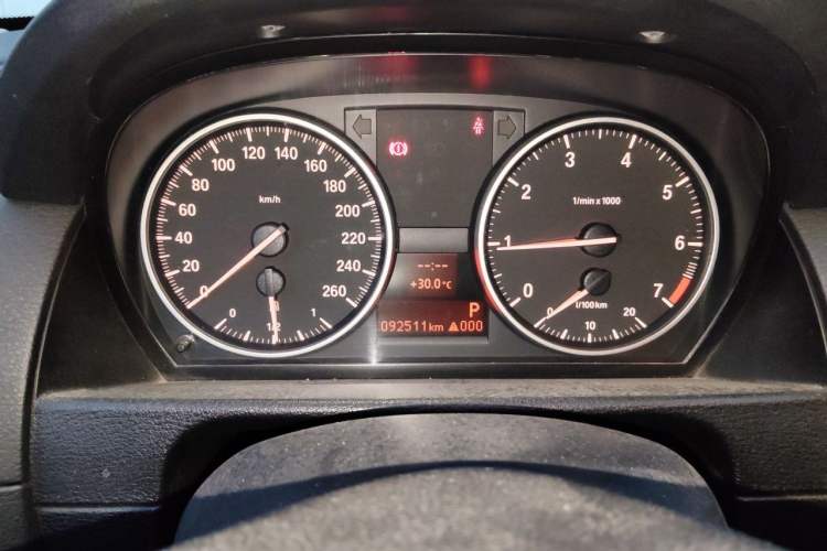 Used BMW X1 2010 sDrive18i Luxury Model Odometer Close Up