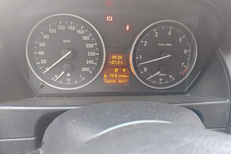 Used BMW X1 2010 xDrive25i Odometer Close Up