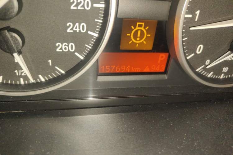 Used BMW X1 2010 sDrive18i Luxury Model Odometer Close Up