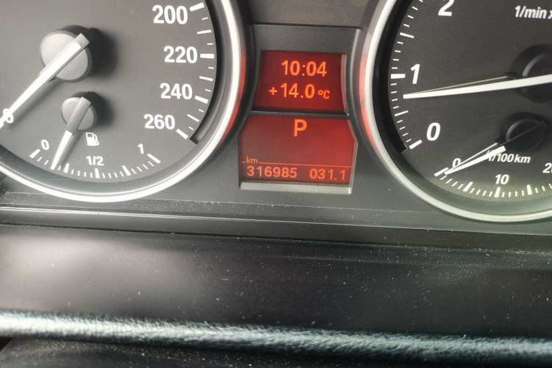 Used BMW X1 2010 xDrive28i Odometer Close Up