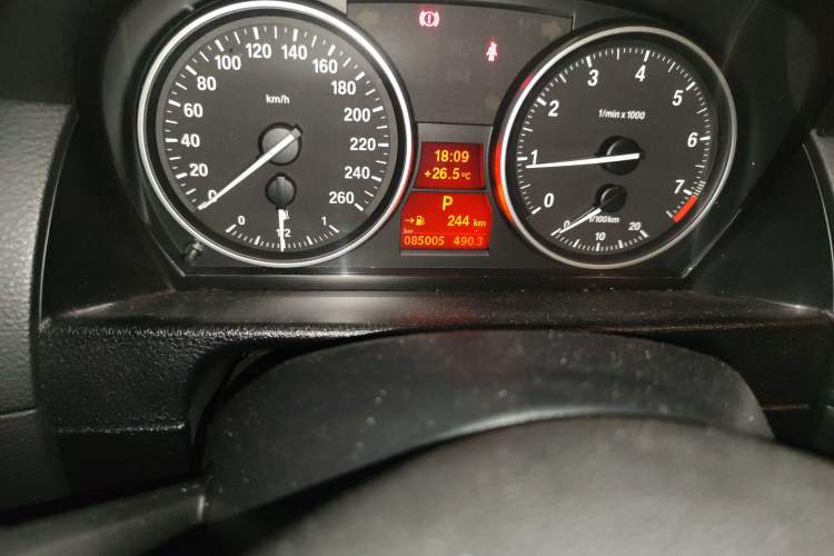Used BMW X1 2010 xDrive25i Odometer Close Up