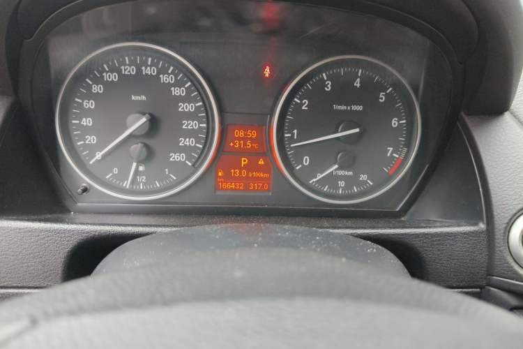 Used BMW X1 2010 xDrive25i Odometer Close Up
