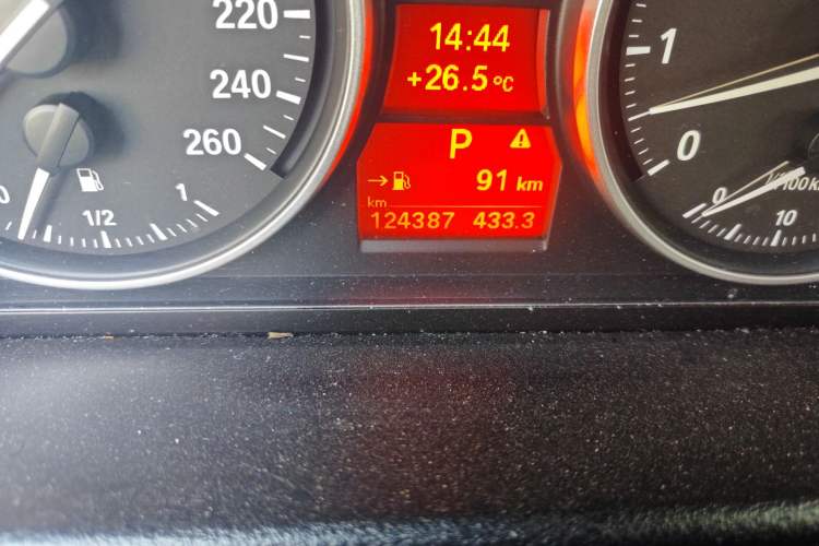 Used BMW X1 2010 xDrive25i Odometer Close Up