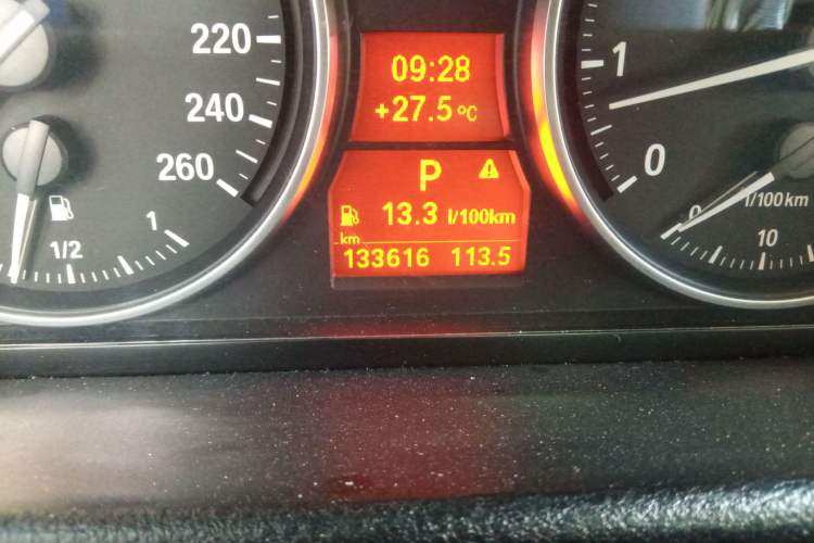 Used BMW X1 2010 xDrive28i Odometer Close Up