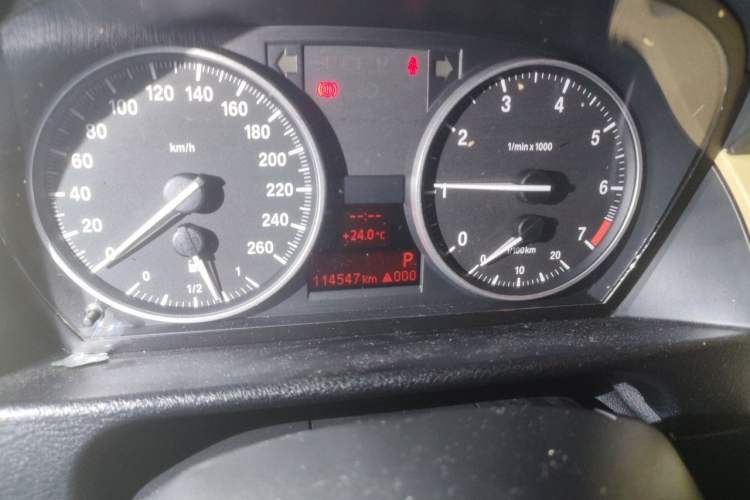 Used BMW X1 2010 sDrive18i Luxury Model Odometer Close Up