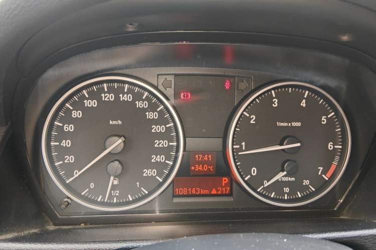 Used BMW X1 2010 sDrive18i Luxury Model Odometer Close Up