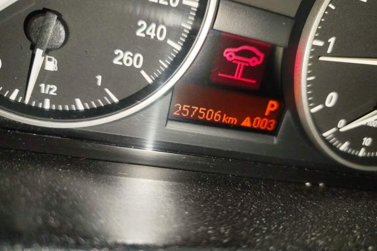 Used BMW X1 2010 sDrive18i Luxury Model Odometer Close Up