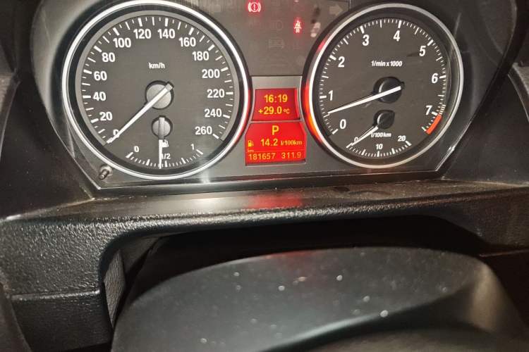 Used BMW X1 2010 xDrive25i Odometer Close Up