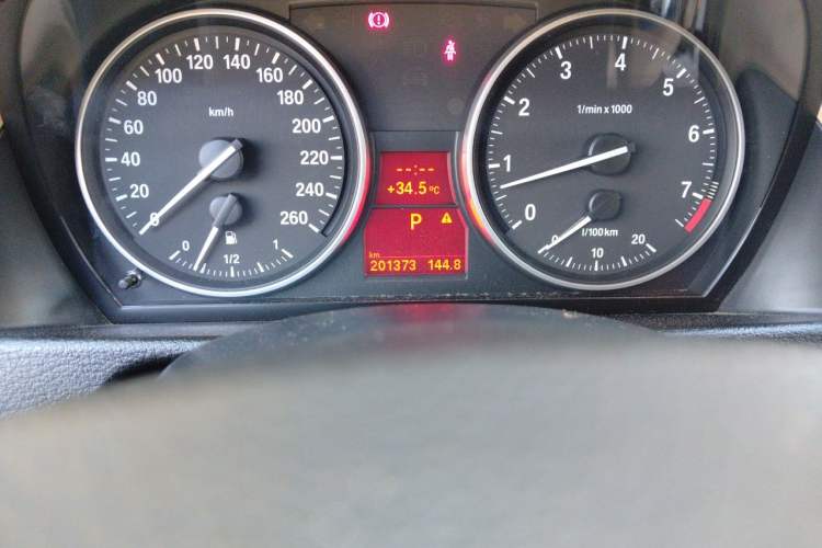Used BMW X1 2010 xDrive25i Odometer Close Up