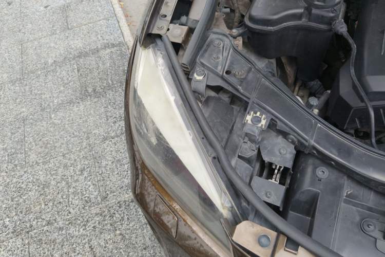 Used BMW X1 2010 xDrive25i Right Front Headlight