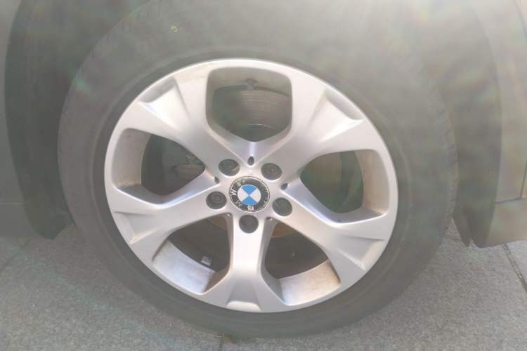 Used BMW X1 2010 sDrive18i Luxury Model Right Front Wheel Hub
