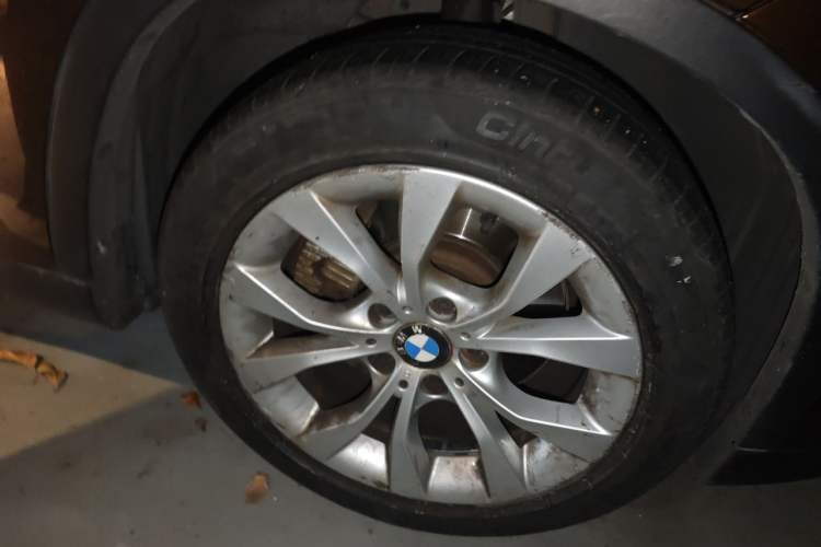 Used BMW X1 2010 xDrive25i Right Front Wheel Hub