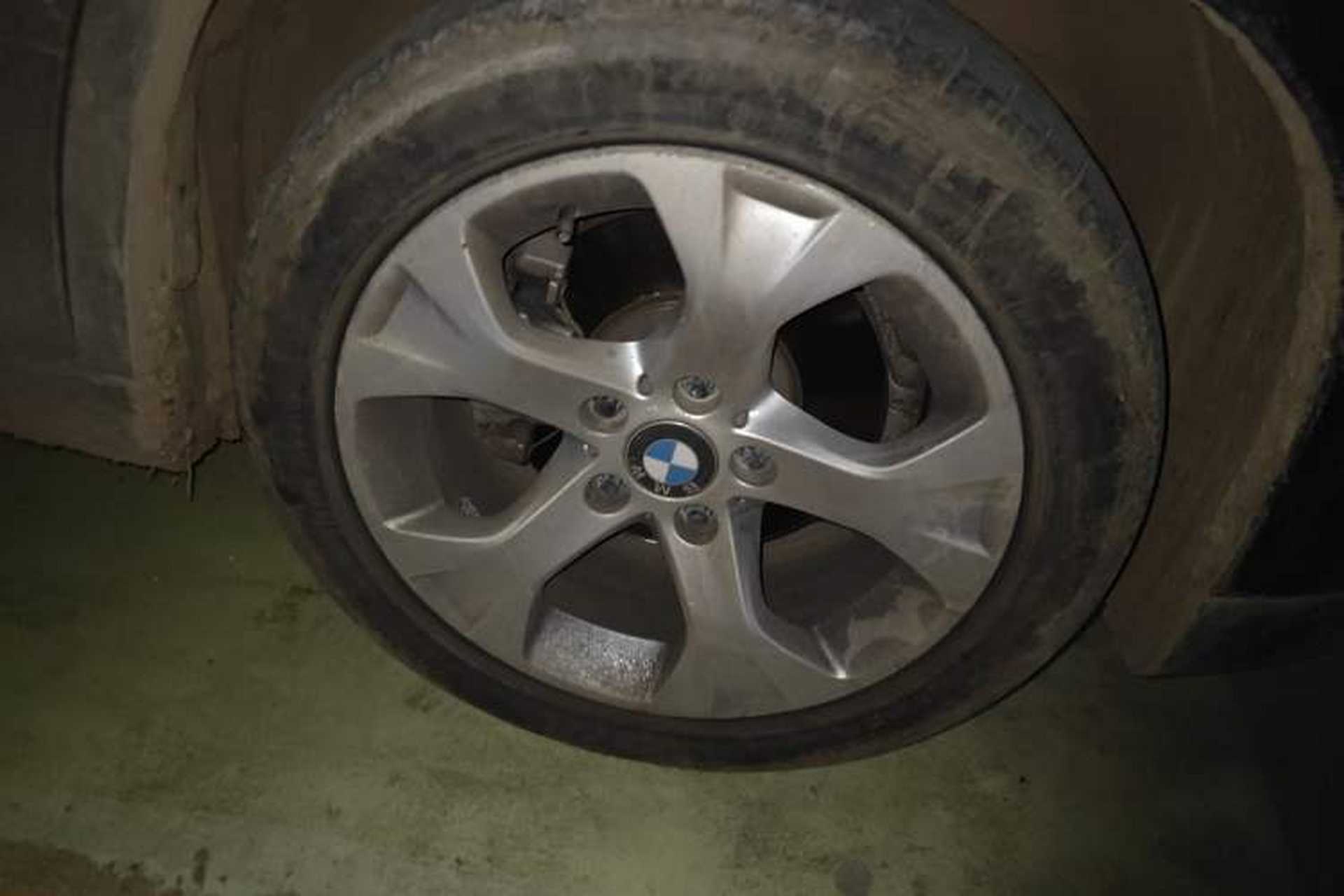 Used BMW X1 2010 sDrive18i Luxury Model Right Front Wheel Hub