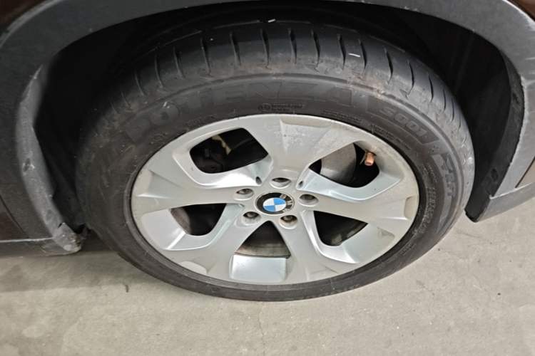 Used BMW X1 2010 sDrive18i Luxury Model Right Front Wheel Hub