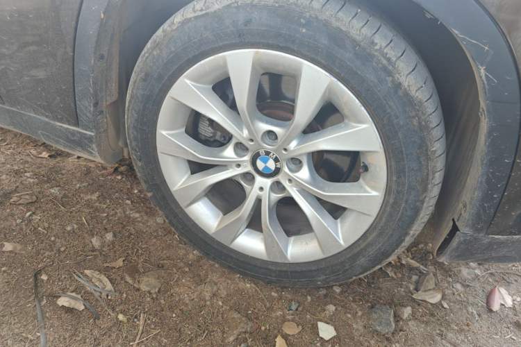Used BMW X1 2010 xDrive25i Right Front Wheel Hub