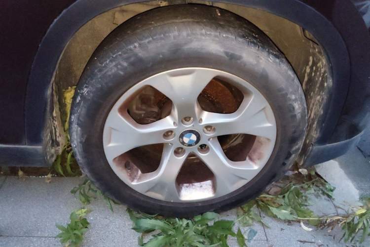 Used BMW X1 2010 sDrive18i Luxury Model Right Front Wheel Hub