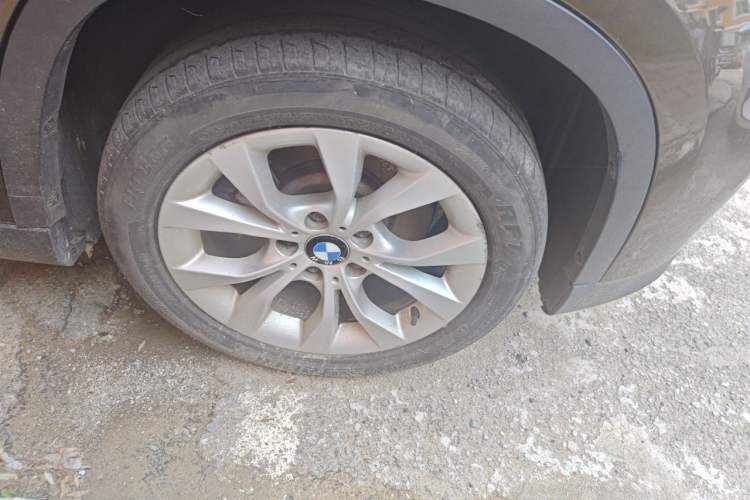 Used BMW X1 2010 xDrive25i Right Front Wheel Hub
