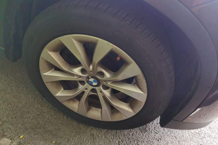 Used BMW X1 2010 xDrive25i Right Front Wheel Hub