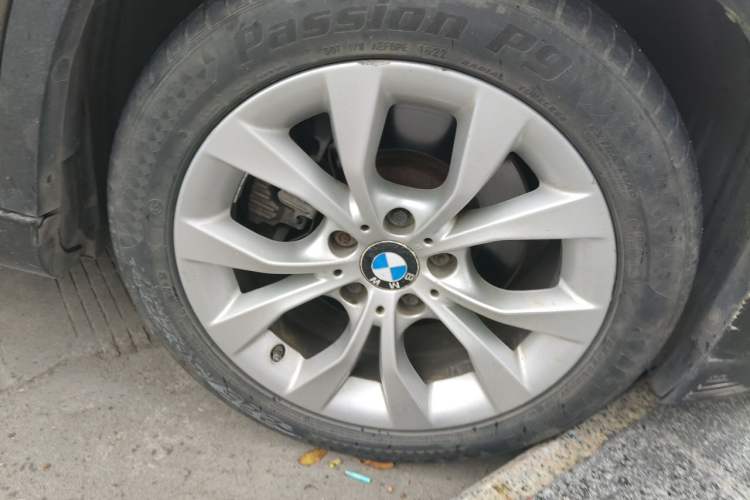 Used BMW X1 2010 xDrive25i Right Front Wheel Hub