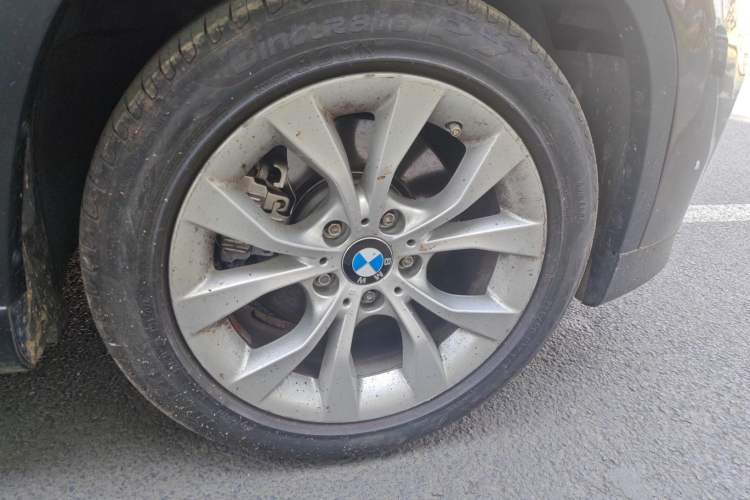 Used BMW X1 2010 xDrive25i Right Front Wheel Hub