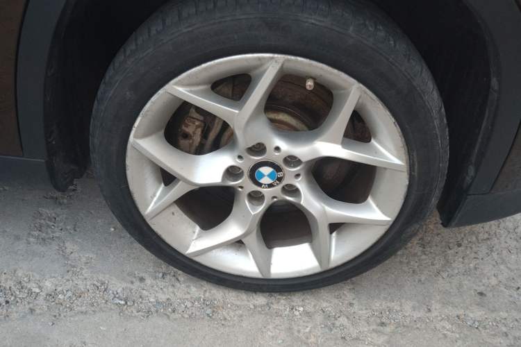 Used BMW X1 2010 xDrive28i Right Front Wheel Hub
