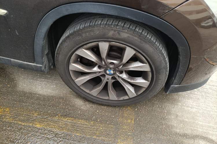 Used BMW X1 2010 xDrive25i Right Front Wheel Hub