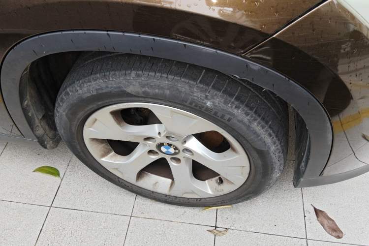 Used BMW X1 2010 sDrive18i Luxury Model Right Front Wheel Hub