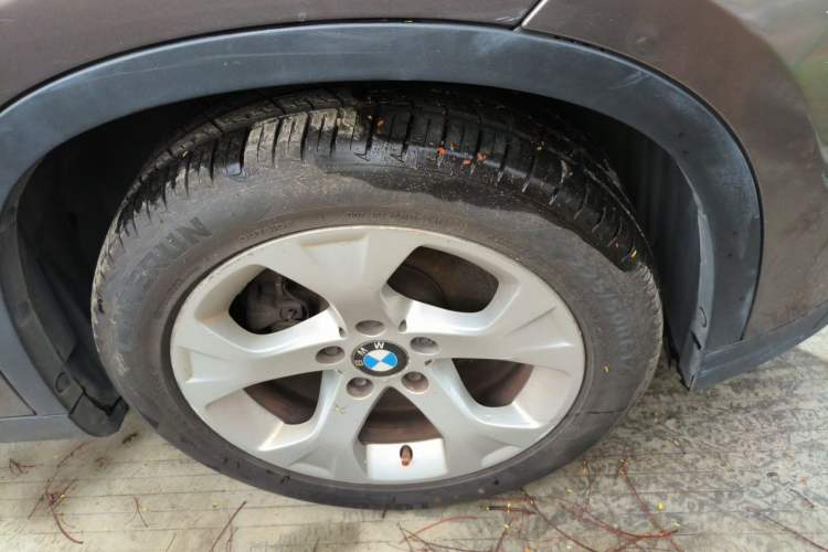 Used BMW X1 2010 sDrive18i Luxury Model Right Front Wheel Hub