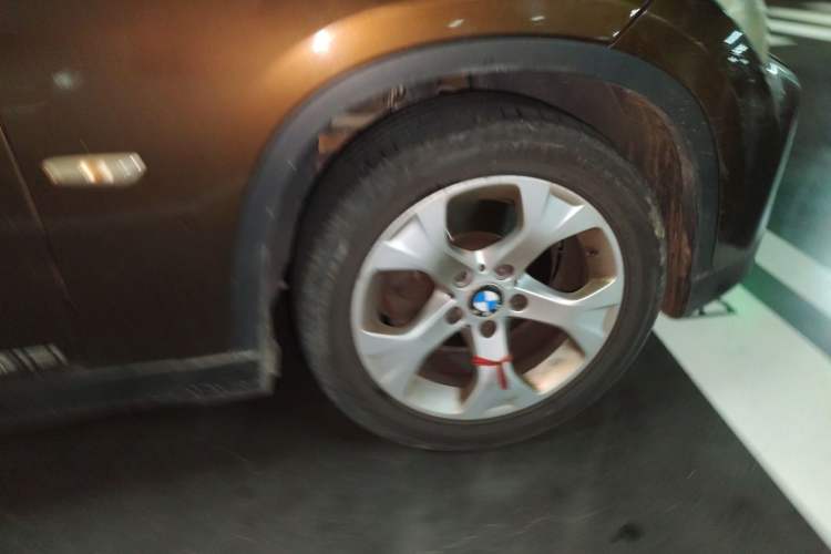 Used BMW X1 2010 sDrive18i Luxury Model Right Front Wheel Hub