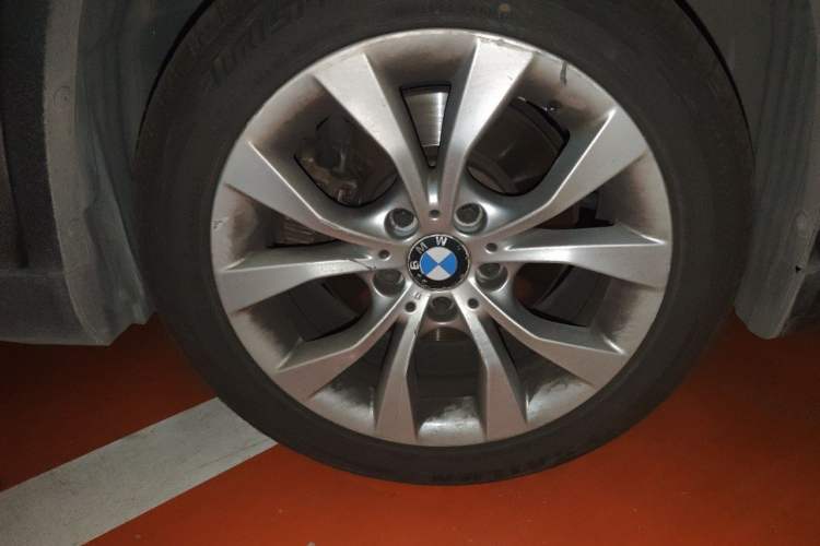 Used BMW X1 2010 xDrive25i Right Front Wheel Hub