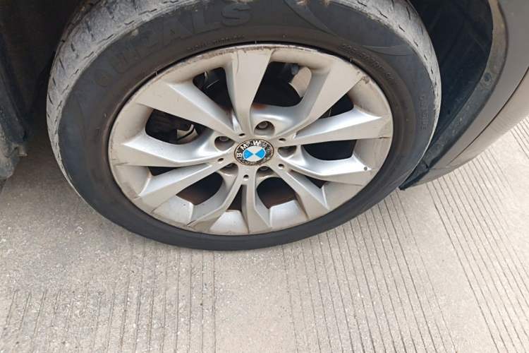 Used BMW X1 2010 xDrive25i Right Front Wheel Hub
