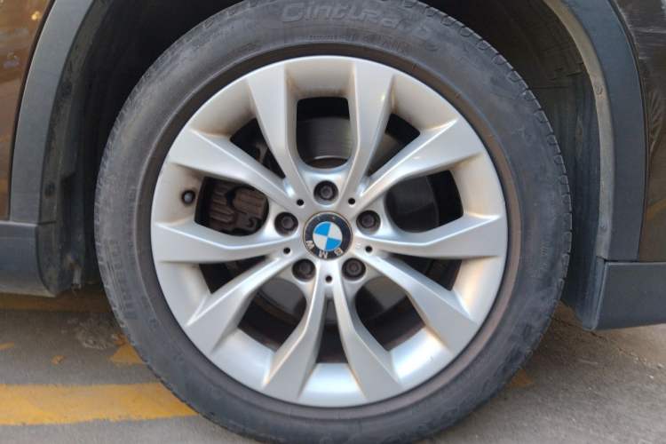 Used BMW X1 2010 xDrive25i Right Front Wheel Hub