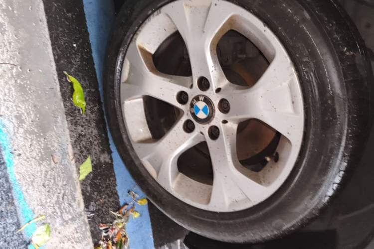 Used BMW X1 2010 sDrive18i Luxury Model Right Front Wheel Hub