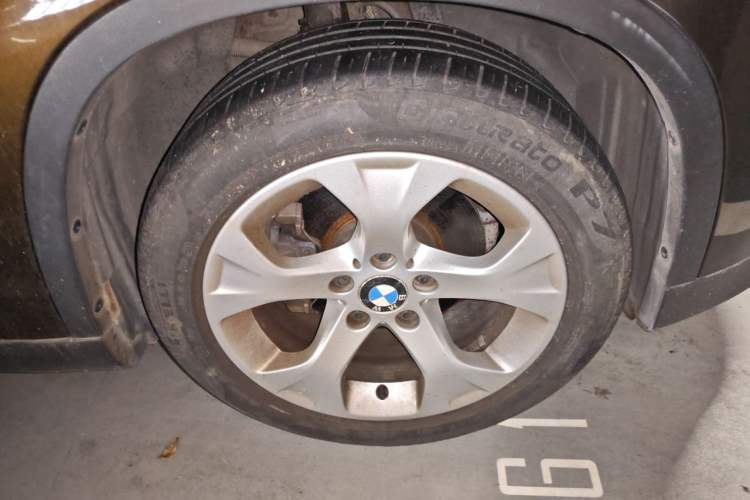Used BMW X1 2010 sDrive18i Luxury Model Right Front Wheel Hub