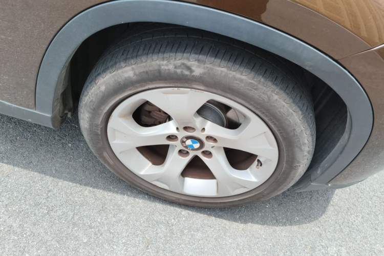 Used BMW X1 2010 sDrive18i Luxury Model Right Front Wheel Hub