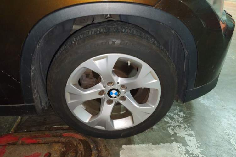 Used BMW X1 2010 sDrive18i Luxury Model Right Front Wheel Hub