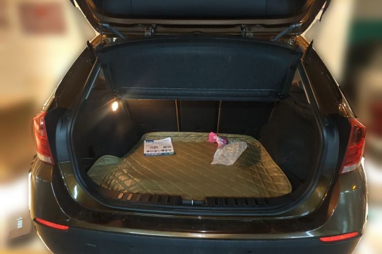 Used BMW X1 2010 xDrive25i Trunk