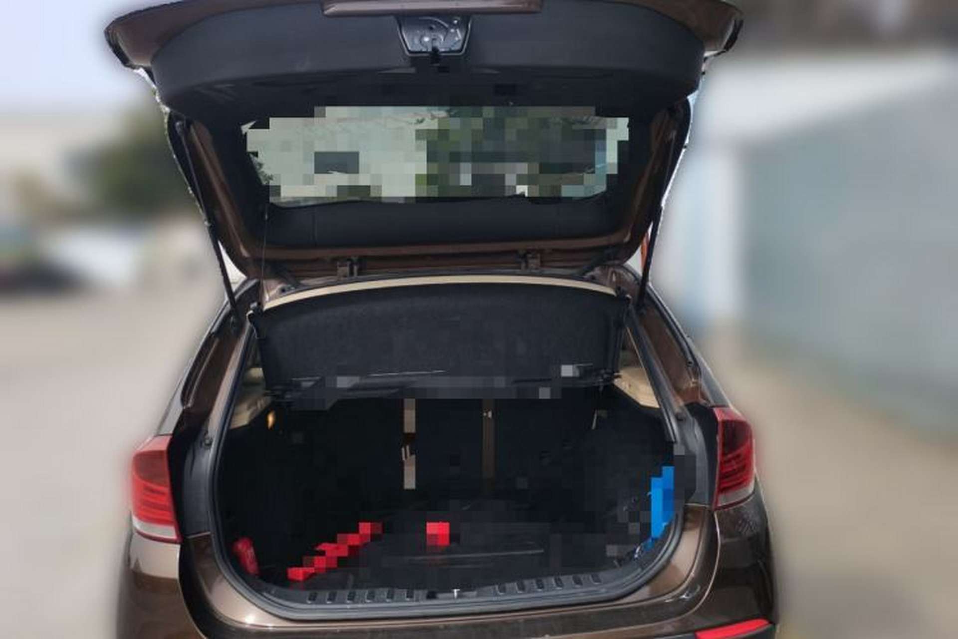 Used BMW X1 2010 xDrive28i Trunk