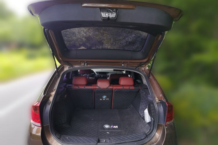 Used BMW X1 2010 xDrive25i Trunk