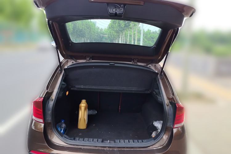Used BMW X1 2010 sDrive18i Luxury Model Trunk