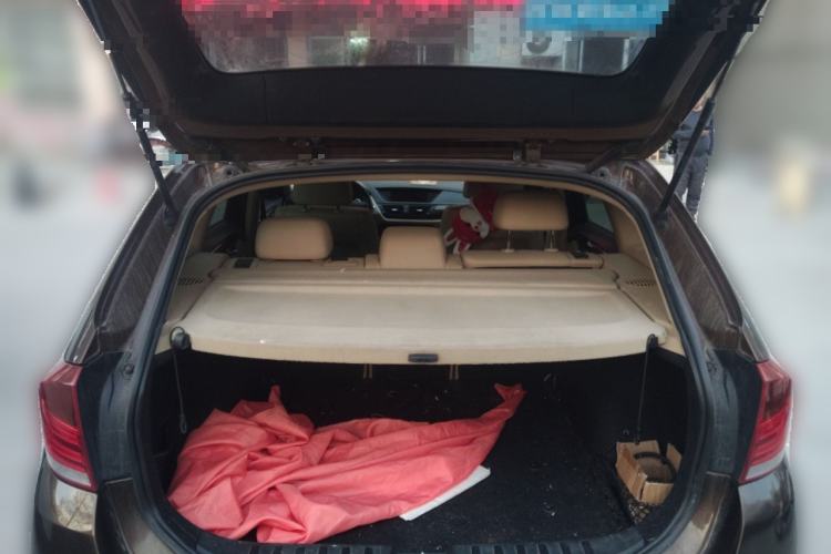 Used BMW X1 2010 xDrive28i Trunk