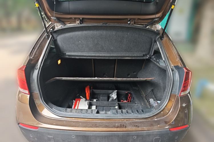 Used BMW X1 2010 xDrive28i Trunk