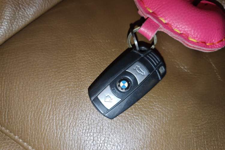 Used BMW X1 2010 xDrive25i Vehicle Key