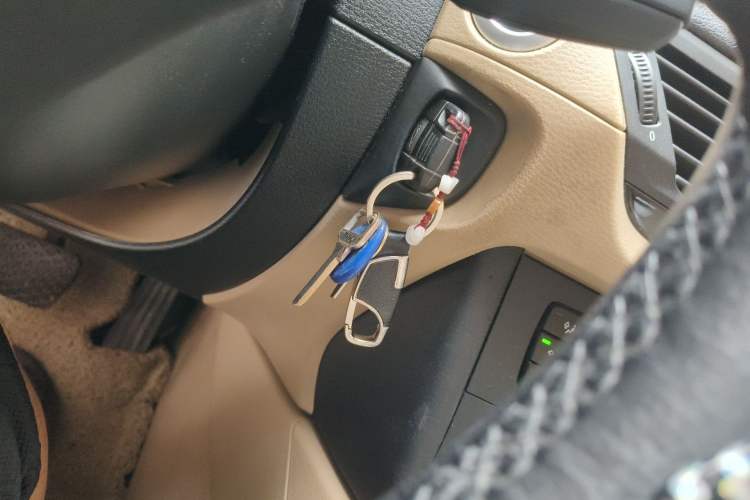 Used BMW X1 2010 xDrive25i Vehicle Key