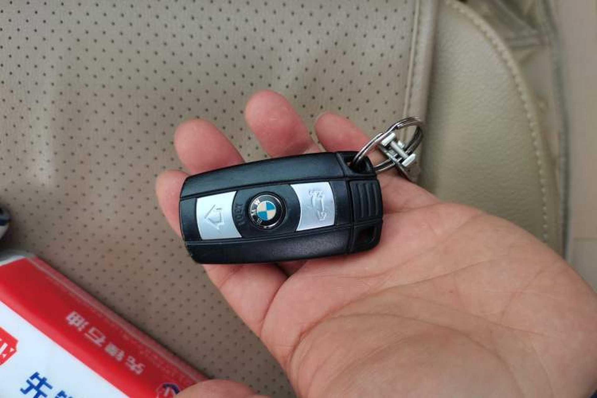 Used BMW X1 2010 xDrive28i Vehicle Key