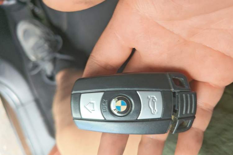 Used BMW X1 2010 xDrive25i Vehicle Key