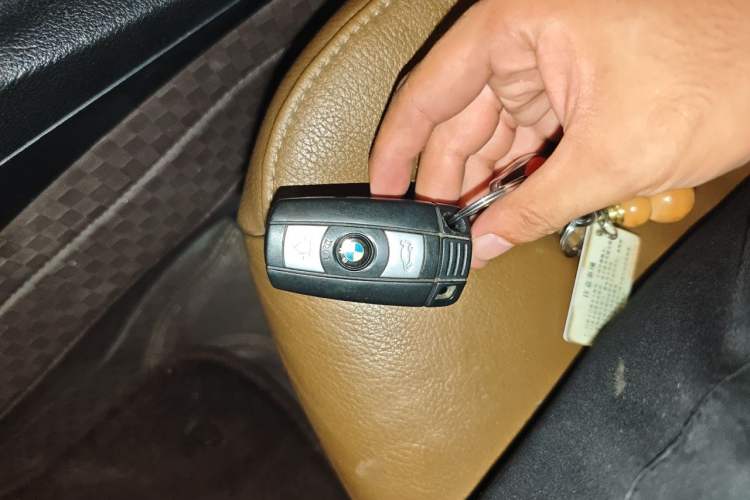 Used BMW X1 2010 xDrive25i Vehicle Key