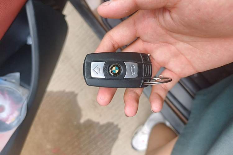 Used BMW X1 2010 xDrive25i Vehicle Key