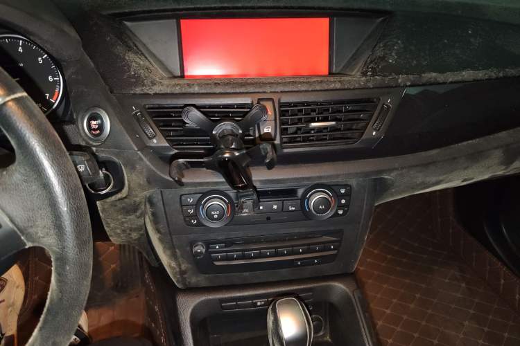 Used BMW X1 2010 sDrive18i Luxury Model Audio And AC Panel