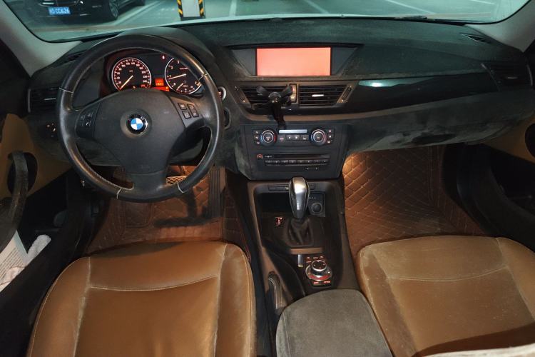 Used BMW X1 2010 sDrive18i Luxury Model Center Console